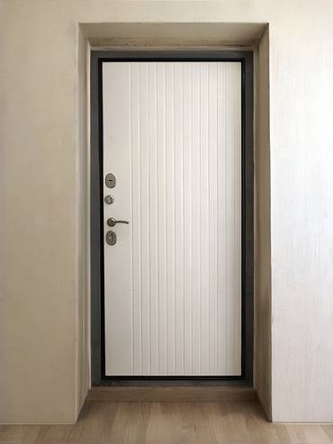 Металлическая квартирная дверь